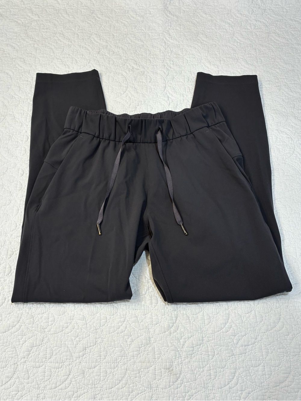 Lululemon On The Fly Pant 28” Luxtreme Charcoal 4 Straight Leg Trouser Jogger